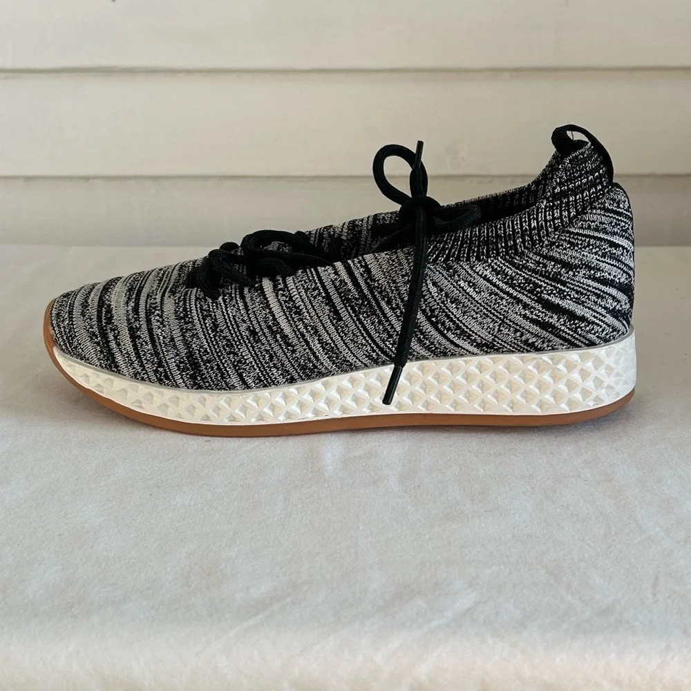 J Slides Urban Support‎ Black and White Knit Sneakers Sz 6